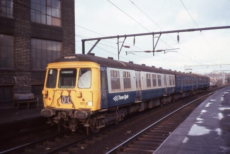 303013 in temporary formation: Seen at Partick Hill on 24 November 1979, blue-liveried 303013 is temporarily formed with a blue and grey driving trailer from another unit. Photo of 303013 in temporary formation