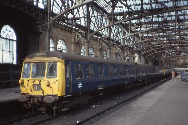 Hybrid 303045 at Glasgow Central: Another unit in part blue, part blue and grey livery, 303045 at Glasgow Central on 3 March 1979 Photo of Hybrid 303045 at Glasgow Central