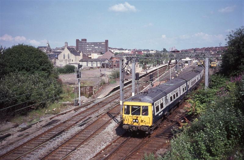 303020 at Airdrie: 303020 leaves Airdrie for Helensburgh on 24 July 1982 Photo of 303020 at Airdrie