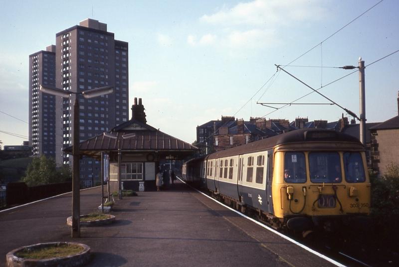 303050 at Pollokshaws East: 303050 at Pollokshaws East, 29 September 1979. The Cathcart District Railway station building has since been demolished. Photo of 303050 at Pollokshaws East