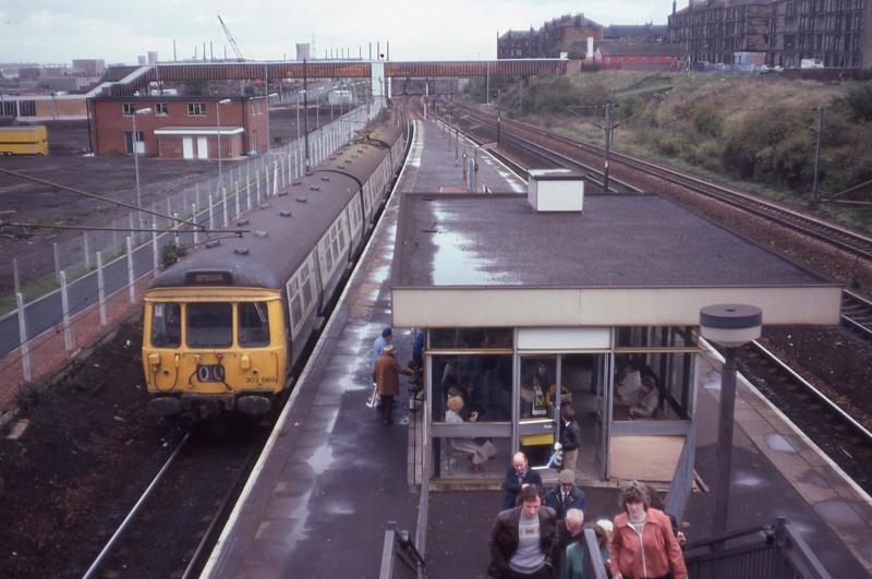 303069 at Rutherglen: 303069 calls at the 'main line' station at Rutherglen on 20 October 1979, less than a month before it was replaced by the new station on the Argyle Line. Photo of 303069 at Rutherglen
