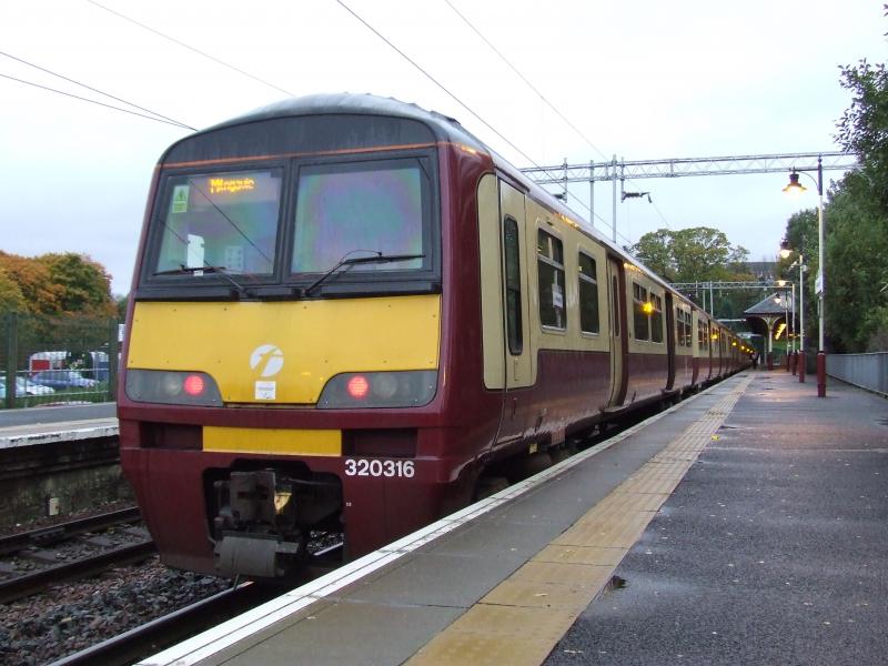 Class 320 320316 sits in Platform 1 at Milgavie waiting to work the 16.57 to High Street: Photo of Class 320 320316 sits in Platform 1 at Milgavie waiting to work the 16.57 to High Street