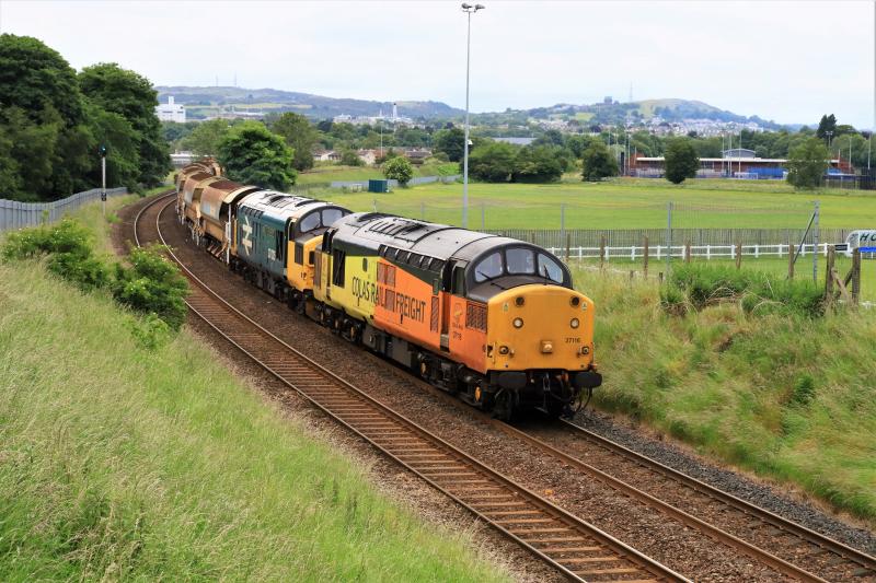 6K20: 37116 + 37025 on 6K20 09.40 Crianlarich to Millerhill S.S. passing Peffermill playing field on 14/06/2020. 1st photo of a train since mid March Photo of 6K20