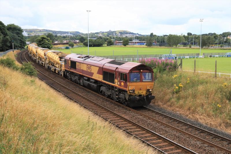 6K01: 66133 on 6K01 on the 10.27 Perth Muirton to Millerhill S.S.passing Peffermill Playing Fields on 02/08/2020 66098 on the rear 66098 visible above the rear cab of 66133. Photo of 6K01