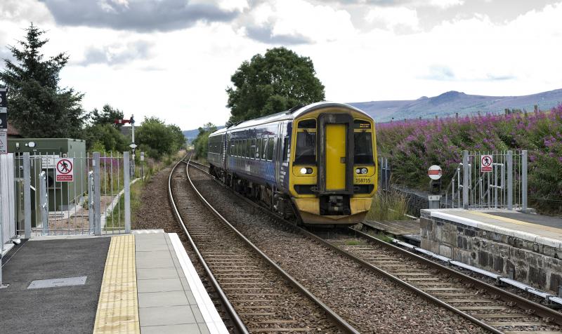 12.32 OFF INSCH FOR INVERNESS DRIFTS INTO THE STN 6.08.20.jpg: THE UNIT HAS JUST COME OFF THE SINGLE LINE FROM INVERURIE AND HAS ENTERED THE DYNAMIC LOOP WHICH EXTENDS AS FAR AS KENNETHMONT. Photo of 12.32 OFF INSCH FOR INVERNESS DRIFTS INTO THE STN 6.08.20.jpg