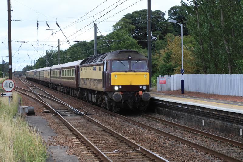 1Z30: 57601 topn tail with 57313 on 1Z30 06.41 Manchester Victoria to Edinburgh passing Prestonpans on 07/08/2020 Photo of 1Z30