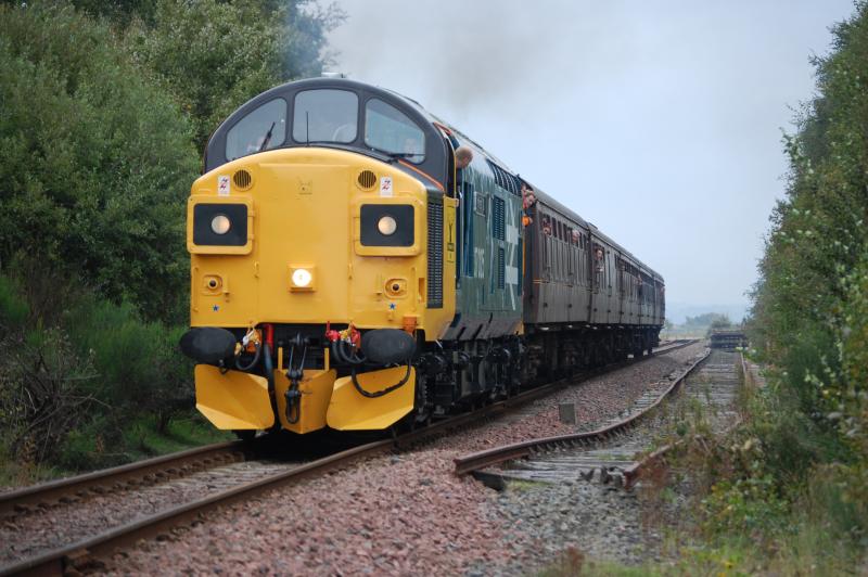 Smokin' syphon: 37025 accelerates away from Kinniel with a train for Birkhill 27/09/08 Photo of Smokin' syphon