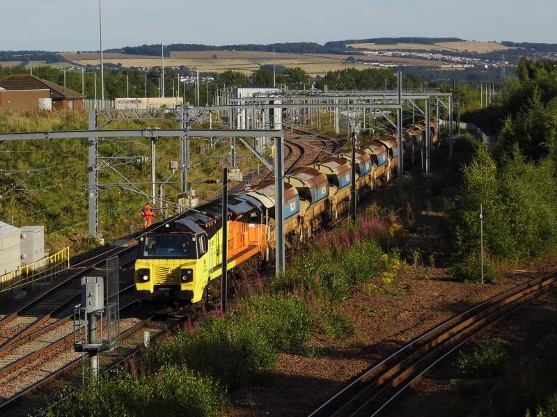 70809 6K30: 70809 departs Millerhill with 6K30 1854 Millerhill- Beattock engineers on a sunny 080820 Photo of 70809 6K30
