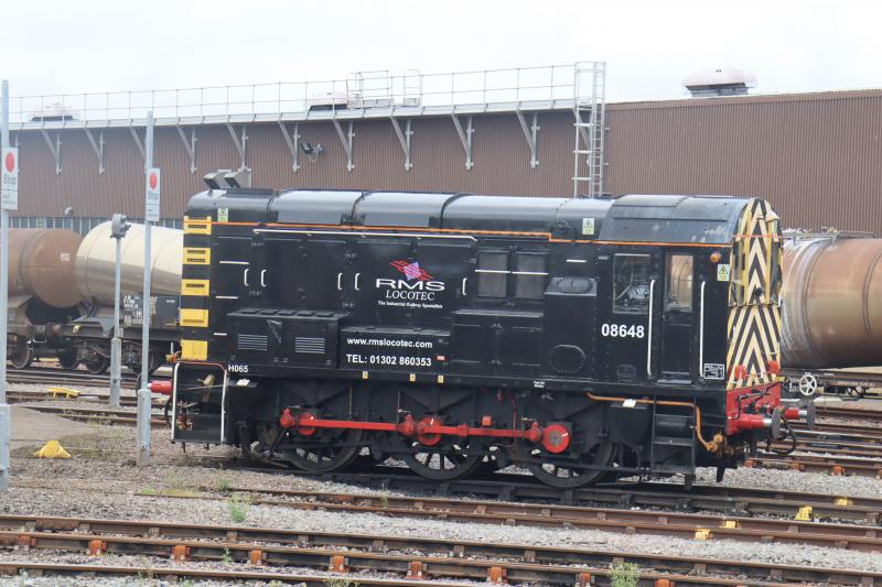 RMS Locotec 08648 at Inverness: For the record 08648 at Inverness yesterday with diverted Waterloo to Irvine tank wagons in the background. Not sure what 08648 actually shunts these days? Photo of RMS Locotec 08648 at Inverness