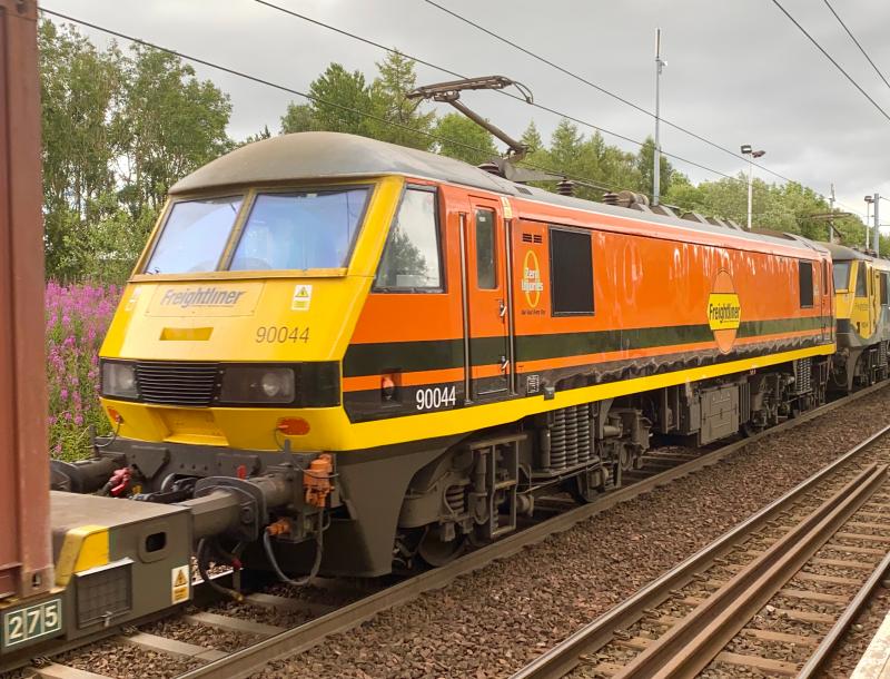 Tango Skoda: Being the first of its class to receive the new Freightliner branding, 90044 is seen in tow behind 90043 as the pair pass Holytown working 4M11 Coatbridge - Crewe intermodal. Photo of Tango Skoda