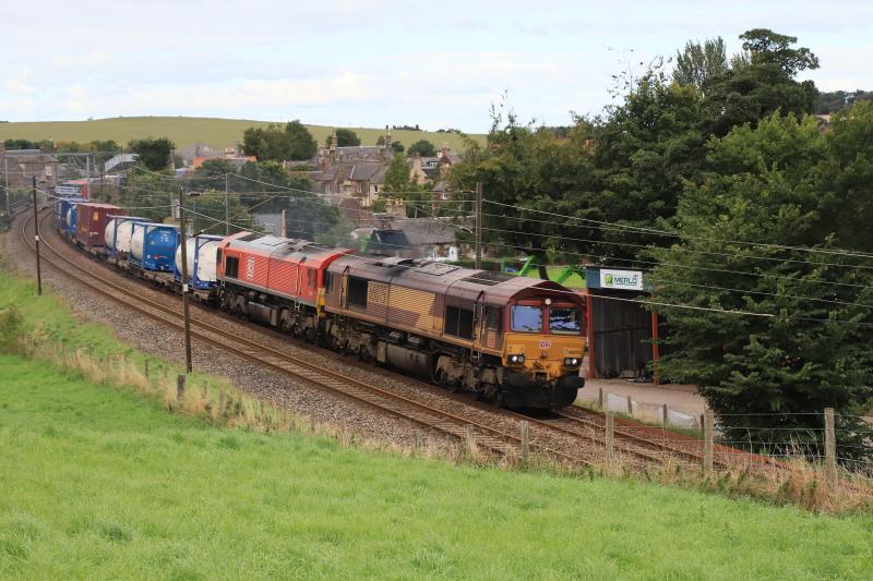 4E98: 66075 + 66021 on 4E98 08.54 Mossend Euroterminal to Tees Dock BSC Export Berth passing East Linton on 29/08/2020 Photo of 4E98