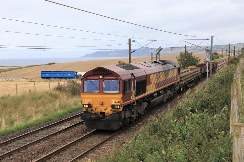 6T53: 66119 on 6T53 11.46 Berwick goods Loop to Millerhill approaching Innerwick at MP 35 on 29/08/2020. The first wagon had been in a siding for a few weeks Photo of 6T53