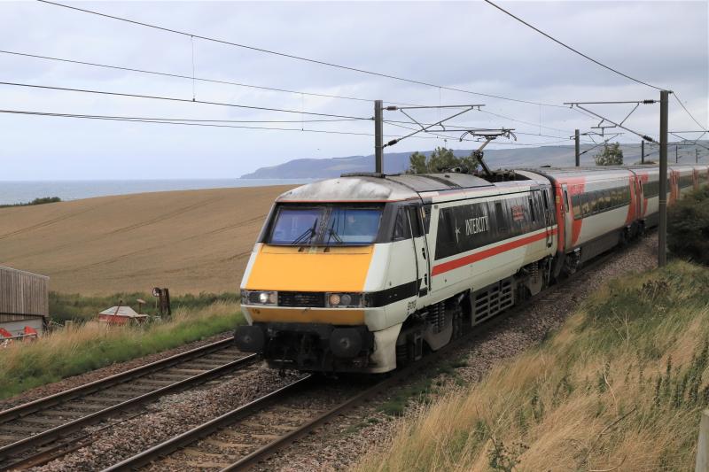 1S08: 91119 on 1S08 08.30 Kings Cross to Edinburgh approaching Innerwick at MP 35 on 29/08/2020 Photo of 1S08
