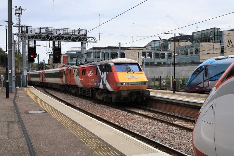 Past & Future: 91101 on 1S07 08.00 Kings Cross to Edinburgh arriving Plat 6 Waverley 801205 on 1E16 802211 on 9M12 on 01/09/2020 Photo of Past & Future