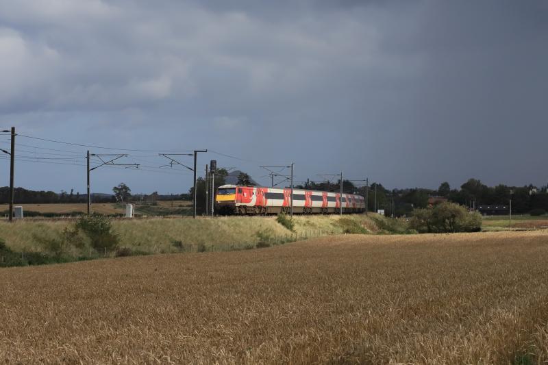 Spotlight on 91109: 91109 on 1S07 08.00 Kings Cross to Edinburgh passing Ballencrieff in a brief sunny spell on 04/09/2020 Photo of Spotlight on 91109