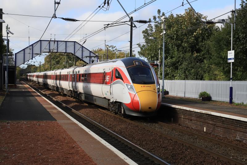 1S01: 800208 + 801103 on 1S01 06.10 Doncaster to Edinburgh via Carlisle at Slateford on 19/09/2020 Bi-mode & Electric Units Photo of 1S01