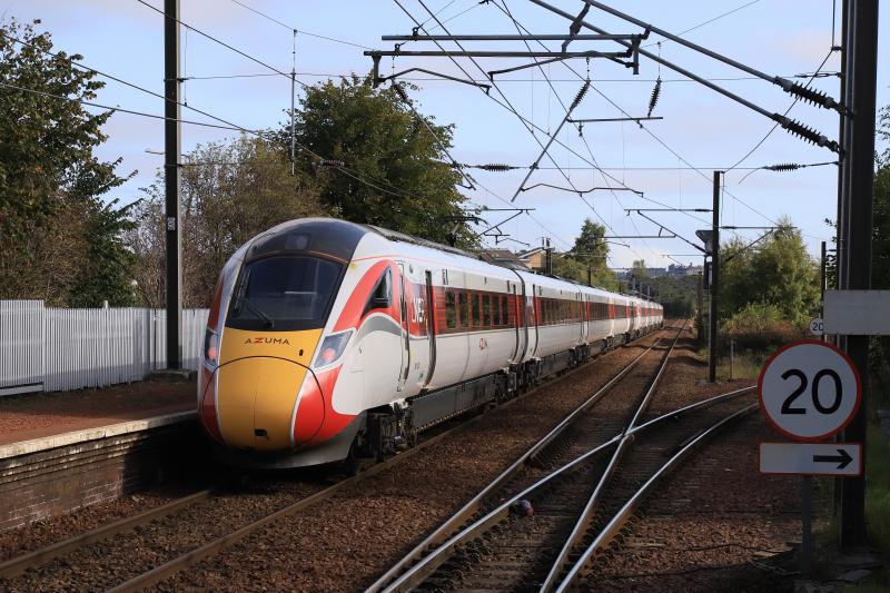 1S01: 801103 + 800208 on 1S01 06.10 Doncaster to Edinburgh via Carlisle at Slateford on 19/09/2020 Bi-mode & Electric Units Photo of 1S01