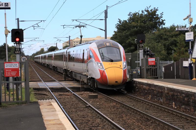 1F02: 800203 + 801111 on 1F02 07.08 Leeds to Edinburgh at Kingsknowe on 26/09/2020 Photo of 1F02