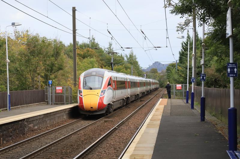 1F02: 801111 (rear) + 800203 on 1F02 07.08 Leeds to Edinburgh at Kingsknowe on 26/09/2020 Photo of 1F02