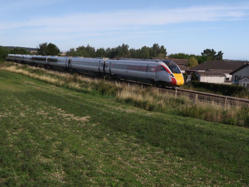 800101 on 1E21: Passing Luncarty while I was waiting for LSL CHarter Photo of 800101 on 1E21