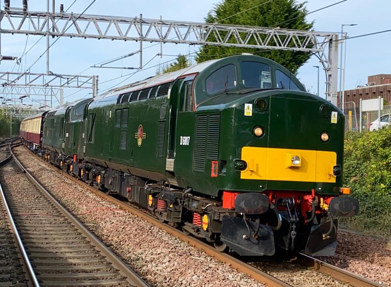 Growling Round the Bend: On Day 3 of LSL's private jolly round Scotland, BR Green Class 37s 37521 and 37667 lead the tour through Motherwell after running round at Polmadie, where they had arrived with 37667 leading. Photo of Growling Round the Bend