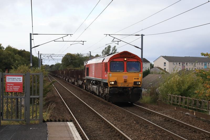 6E30: 66009 on 6E30 13.32 Dalzell BSC to Tees NY approaching Wester Hailes station on 30/09/2020 Photo of 6E30