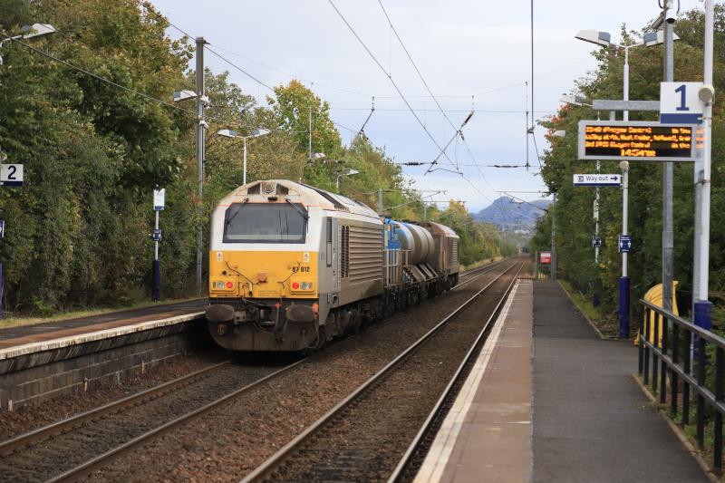 3S93: 67012 on the rear + 67020 on 3S93 06.46 Stirling to Slateford Depot at Wester Hailes station on 30/09/2020. Spraying stopped passing the platforms Photo of 3S93