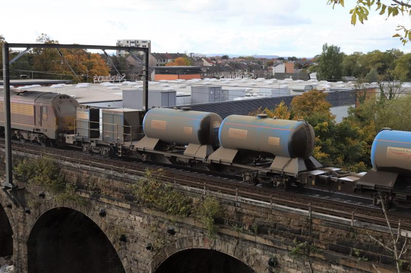 2 Tank Sandite Spray Wagon: 67012 + 67020 on 3S93 06.46 Stirling to Slateford Depot still spraying on Slateford Viaduct on 08/10/2020 Photo of 2 Tank Sandite Spray Wagon