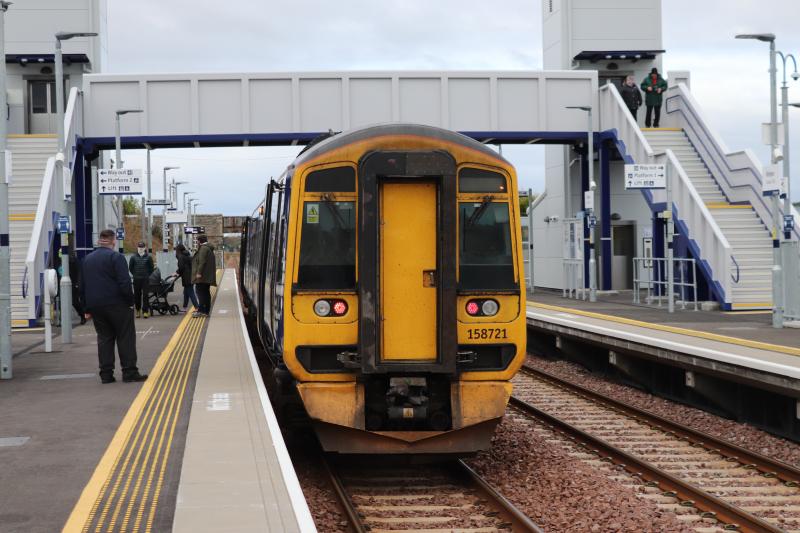 Passengers Alight at Kintore on First afternoon; Aberdeen to Inverurie train: Photo of Passengers Alight at Kintore on First afternoon; Aberdeen to Inverurie train
