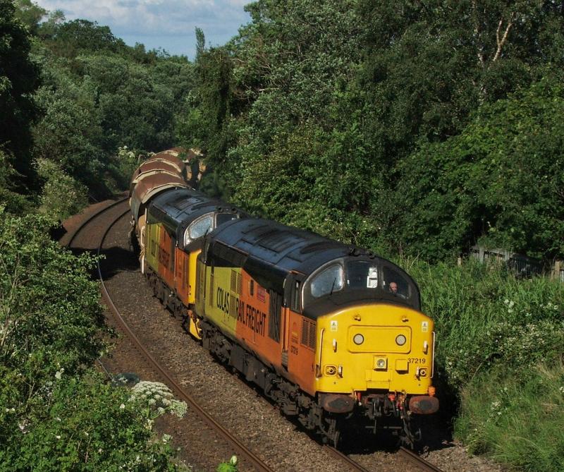 37219 & 37421: 37219 and 37421 thrash under Duddingston bridge with 10 autoballasters heading for the whl Photo of 37219 & 37421