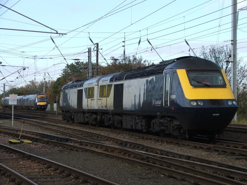 43169 & 43015: 43169 & 43015 working 0W02 Haymarket-Craigentinny with 170429 passing behind the pair on a service to Tweedbank Photo of 43169 & 43015