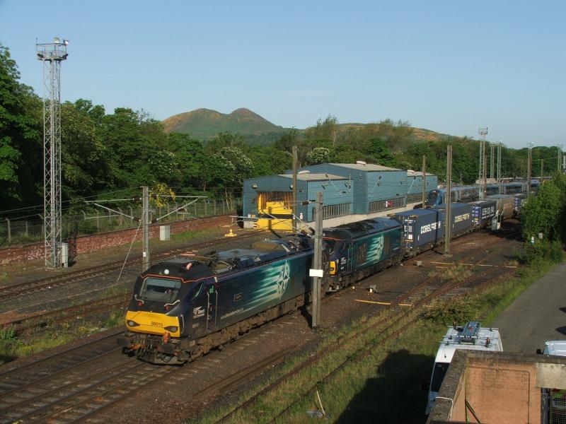 88010 & 68017: A diverted Mossend-Daventry in daylight 06:40 Photo of 88010 & 68017