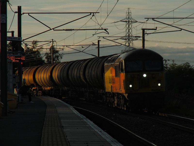 56302 : 56302 works 6M80 Grangemouth-Sinfin Photo of 56302