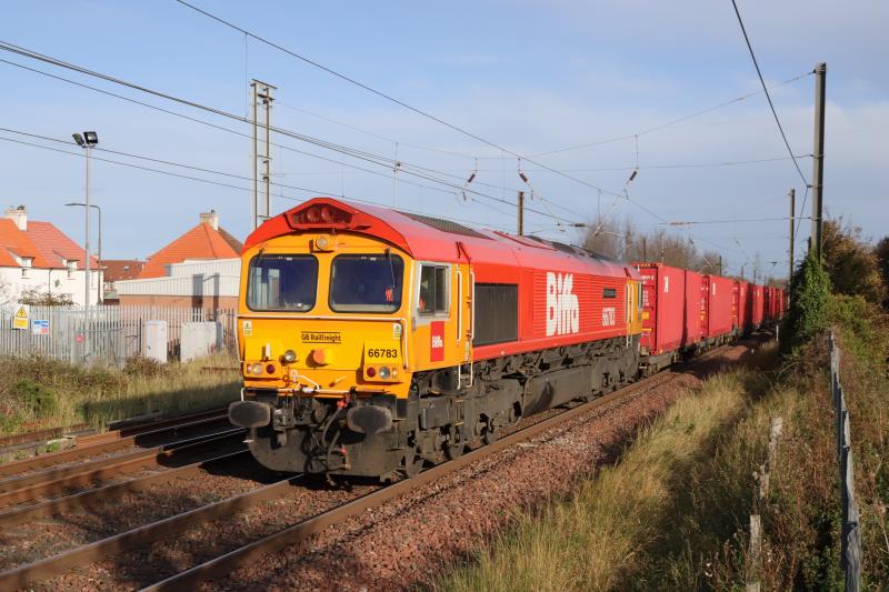 4S69: 66783 on 4S69 06.08 Doncaster Iport to Elderslie Us approaching Prestonpans on 03/11/2020. The Flying Dustman was Flying. Photo of 4S69
