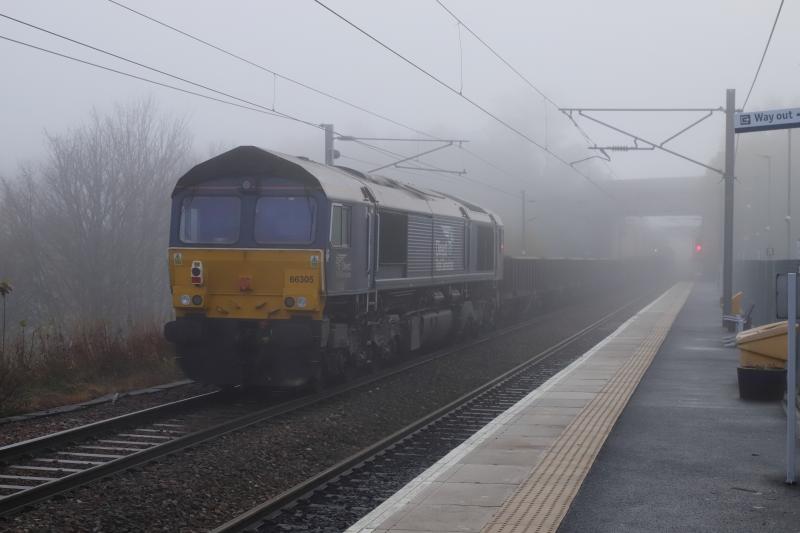 Foggy Newcraighall: 66305 on the rear 6K16 01.53 Moy to Millerhill at Newcraighall in the Fog on 09/11/2020. 35 minutes before you could right down to Millerhill Yard Photo of Foggy Newcraighall