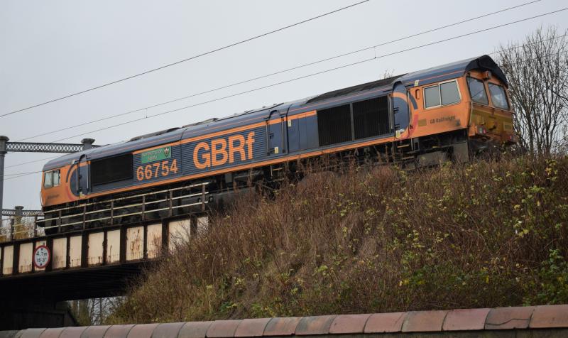 66754 0Z10 20.11.20: 66754 Northampton Saints crosses the bridge over Brown Street Paisley and about 2 miles from its destination at Elderslie. Photo of 66754 0Z10 20.11.20