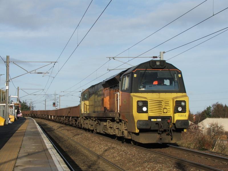 70814: 70814 leads 6K30 Perth-Millerhill with 70816 on the rear Photo of 70814