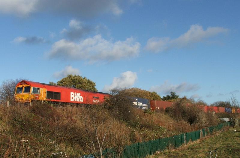 66783 4S69: 66783 works 4S69 Tees-Elderslie while I balance on top of a basketball hoop Photo of 66783 4S69