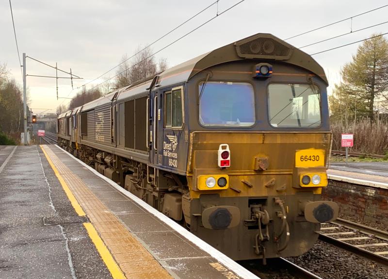 Dirty Dead Dred: Perhaps one of the filthiest looking locomotives I've seen yet, a very murky looking 66430 trails behind 66301 on the late running 0Z06 Millerhill to Motherwell TMD, delayed due to a problem with 4S99 in front of it. Photo of Dirty Dead Dred
