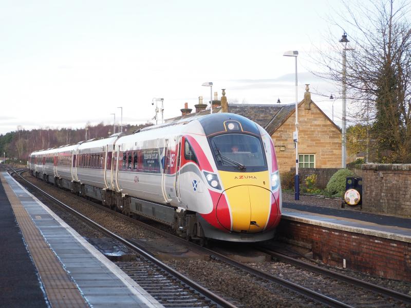 800104 on 1E19: 1E19 (Aberdeen to London Kings Cross) with 800104 passes Ladybank on 6 Dec 2020 Photo of 800104 on 1E19