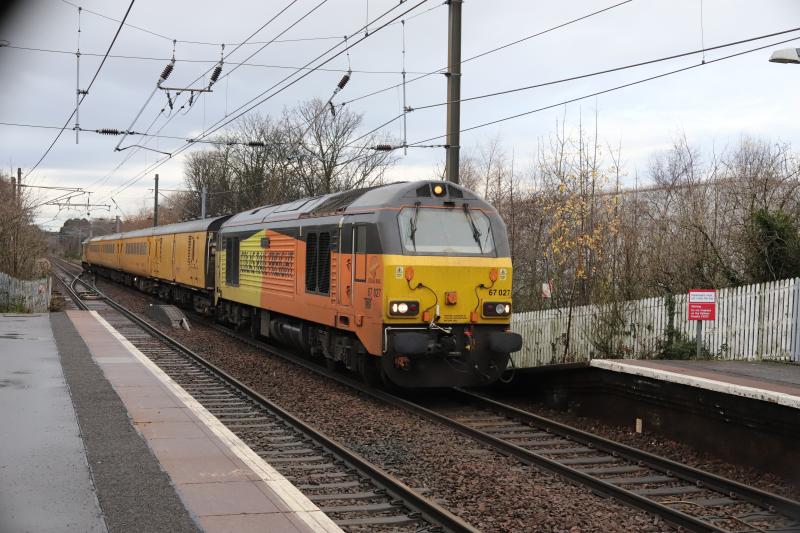 1Q26: 67027 leads 67023 on 1Q26 06.13 Derby RTC to Edinburgh at Slateford on 08/12/2020 Photo of 1Q26