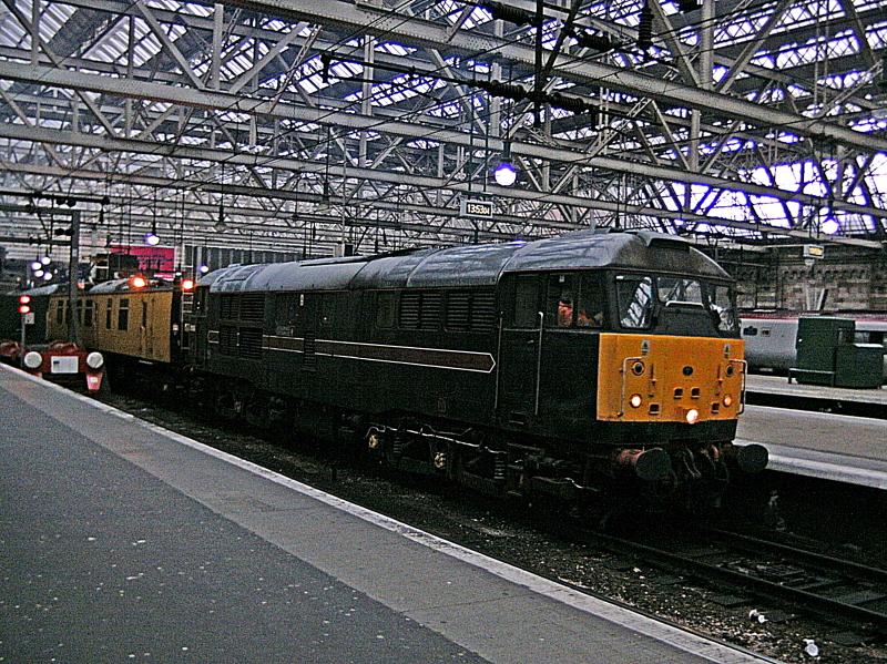 31106 at Glasgow Central: Wearing Fragonset livery 31106 waits at Glasgow Central with the Mentor OHL Inspection Train on 20th October2008 Photo of 31106 at Glasgow Central