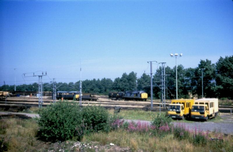 Photo of 31 207 and 37 797 shunting in the engineers' sidings at Millerhill