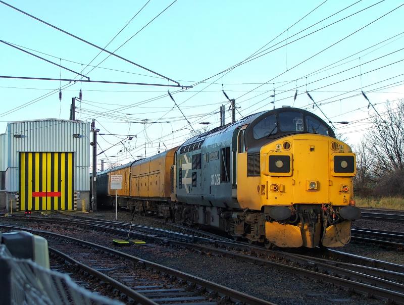 37025: 37025 with 3Z** Slateford-Slateford via Craigentinny Photo of 37025