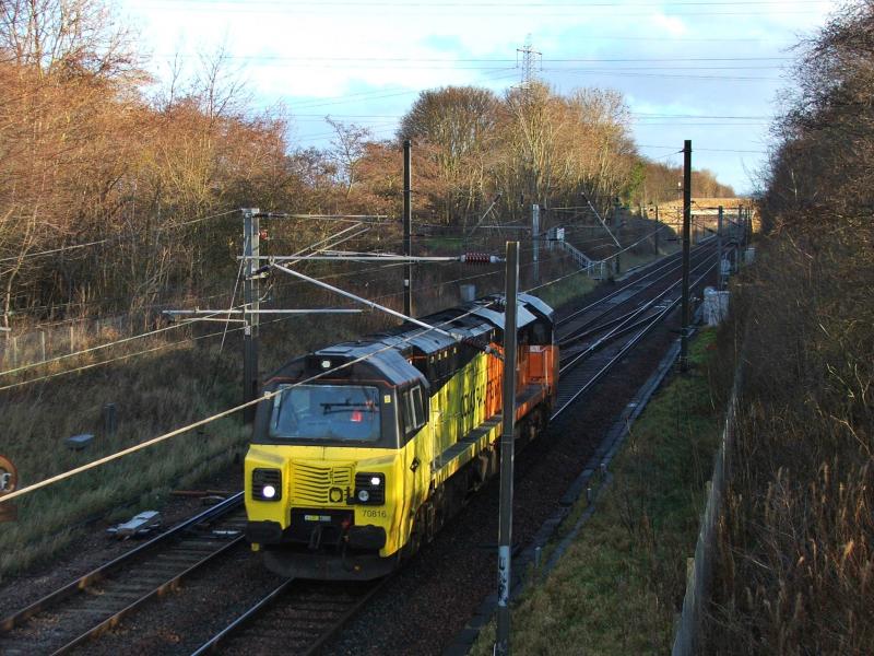 70816: 70816 passes just north of Prestonpans with 0Z70 Oxwellmains-Milerhill Photo of 70816