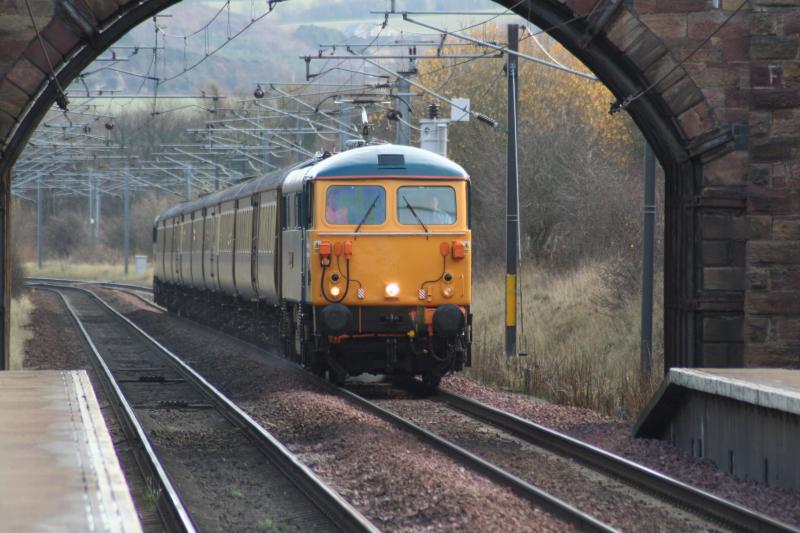 87002 on 1Z86 GBRF Doncaster - Edinburgh Staff Jolly at Musselburgh 22/11: Photo of 87002 on 1Z86 GBRF Doncaster - Edinburgh Staff Jolly at Musselburgh 22/11