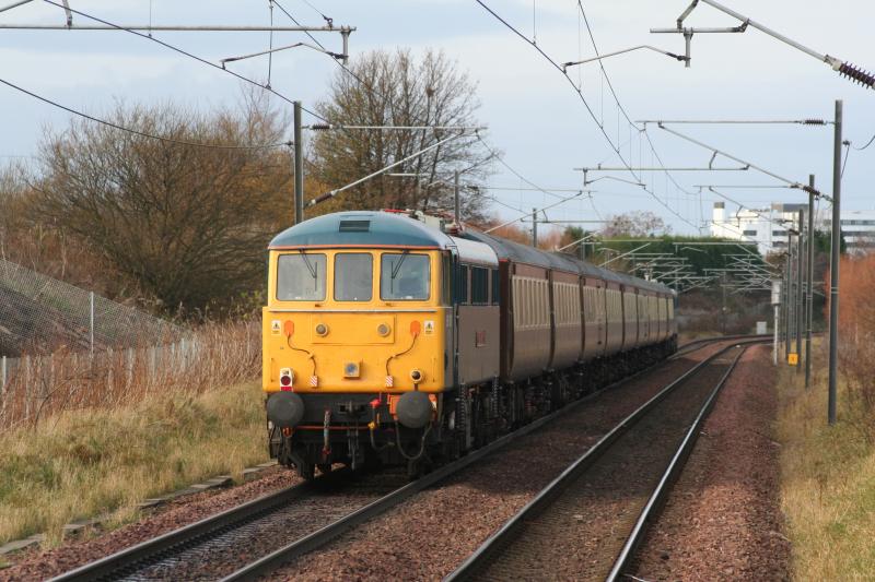86101 on 1Z86 GBRF Doncaster - Edinburgh Staff Jolly at Musselburgh 22/11 : Photo of 86101 on 1Z86 GBRF Doncaster - Edinburgh Staff Jolly at Musselburgh 22/11