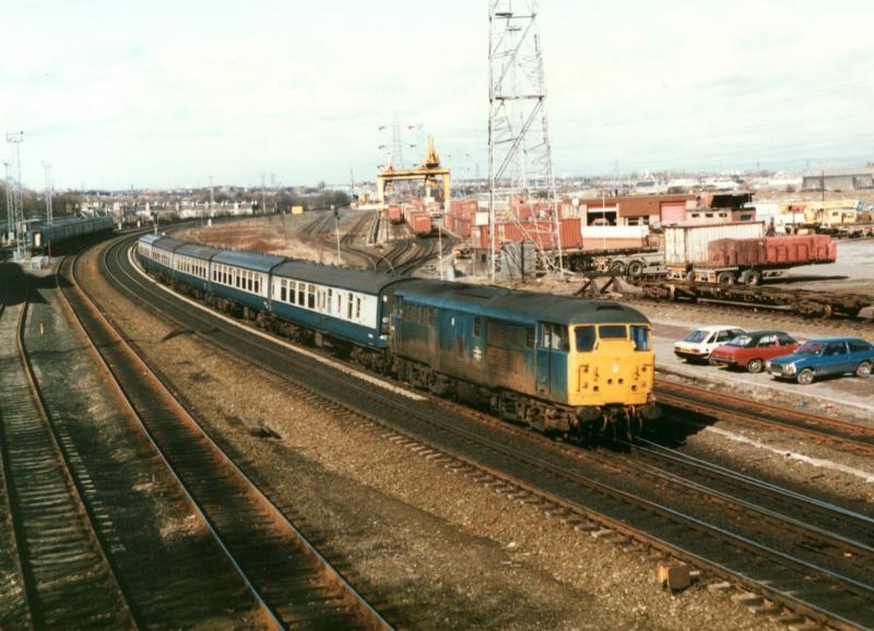 31444 Edinburgh Portobello Jct 27/03/1986 : 31444 27/03/1986 at Edinburgh Portobello Jct on 5E24 Edinburgh Waverley- Newcastle Heaton ECS
Photo of 31444 Edinburgh Portobello Jct 27/03/1986