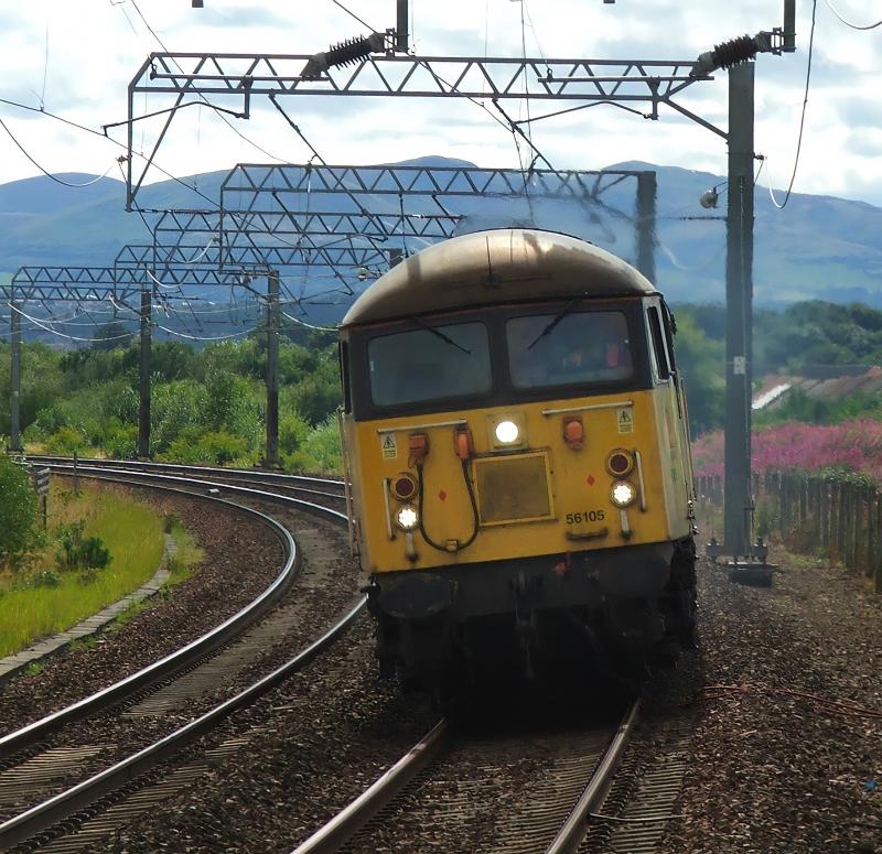 56105: 56105 and trailing behind out of sight 56113 with 0E36 Millerhill-Doncaster Photo of 56105