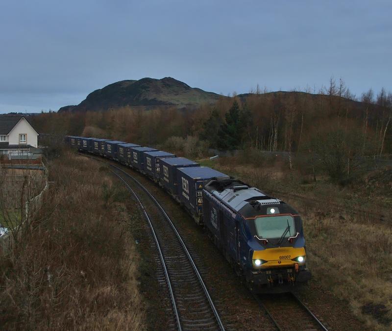 68007 : 68007 with 4E65 Grangemouth-Tees Photo of 68007